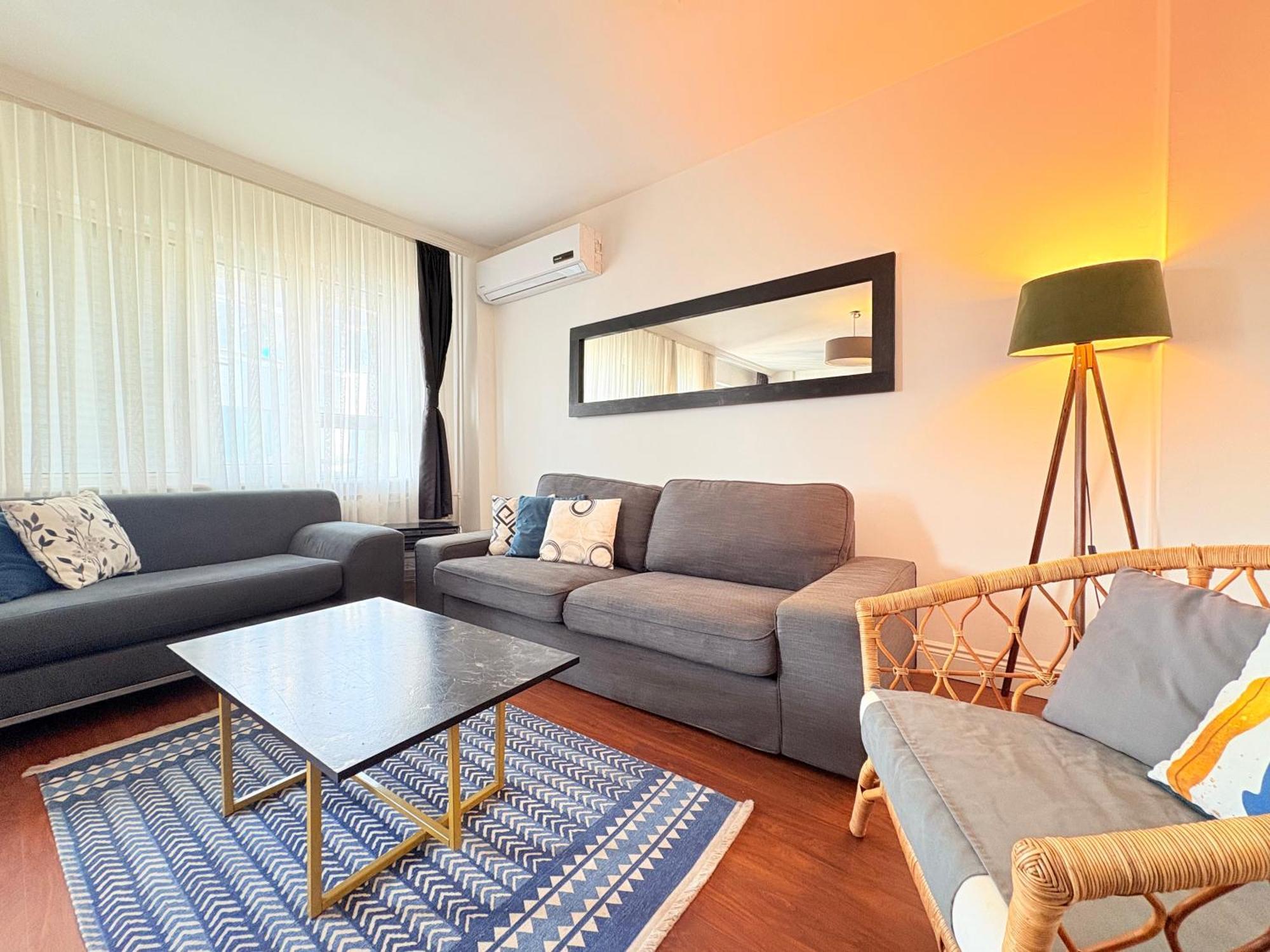 With 3br, Lift, Ac, Cihangir Daire İstanbul