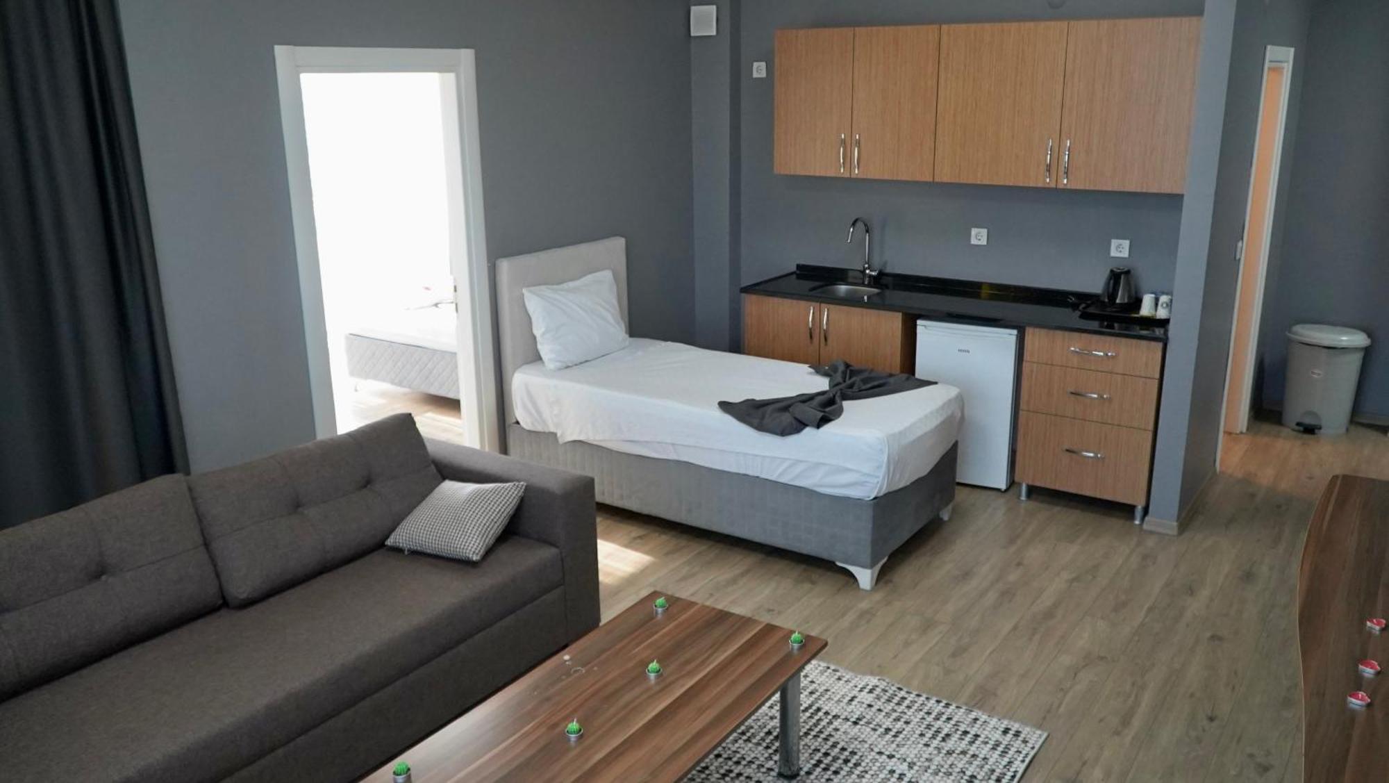 Skyport Aparthotel