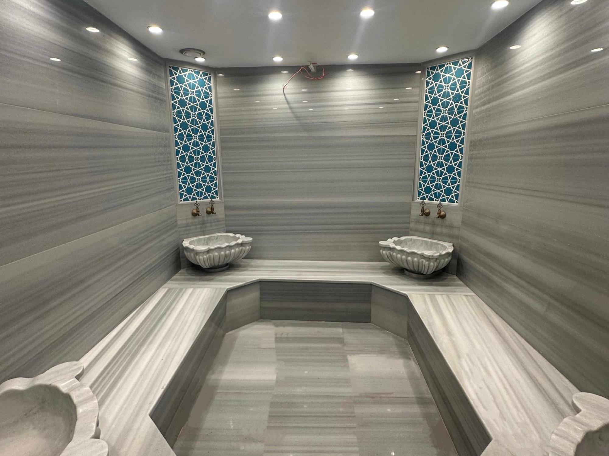 Maywood Hotel 4*