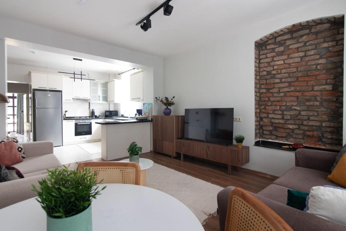 Tastefully Designed 2br With A Lush Backyard Apartamento Istambul