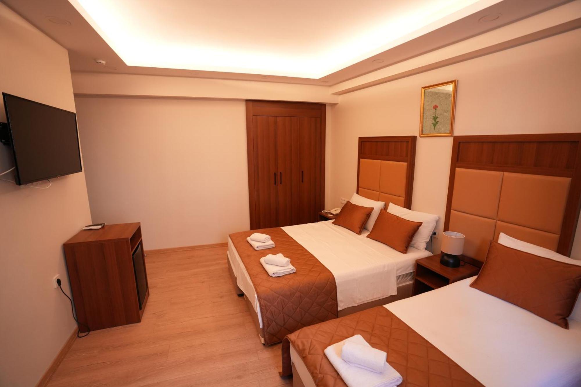 Hotel Keeper