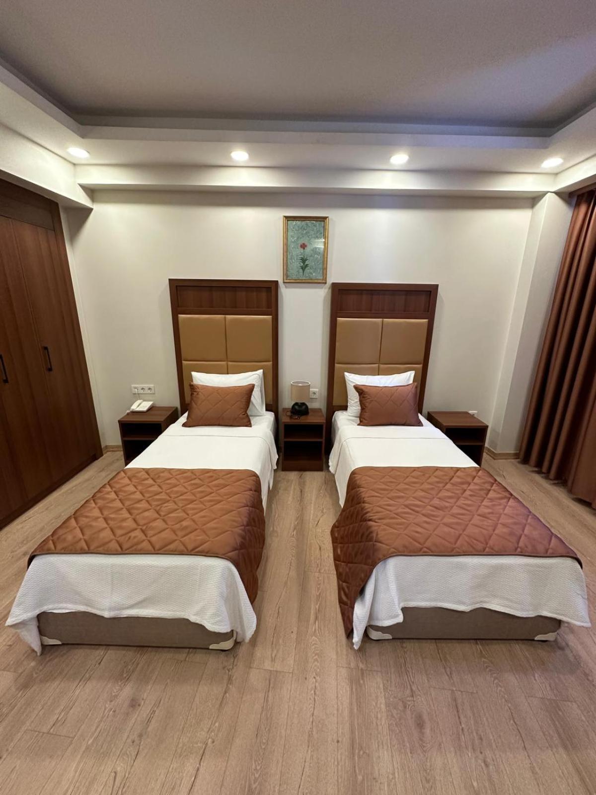 Hotel Keeper