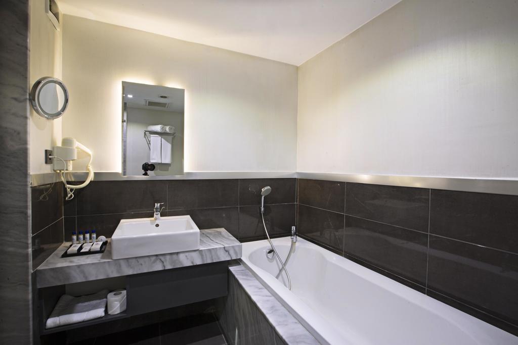 Akoni Hotel 3*