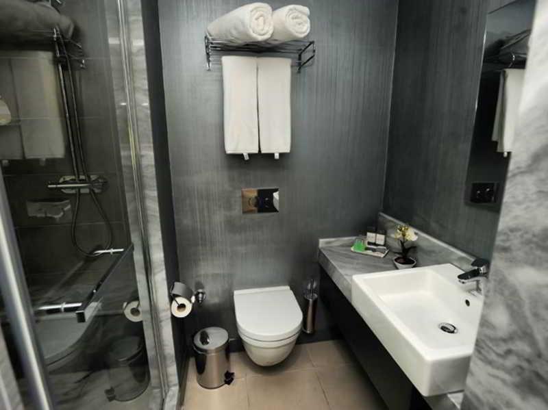 Hotel Akoni
