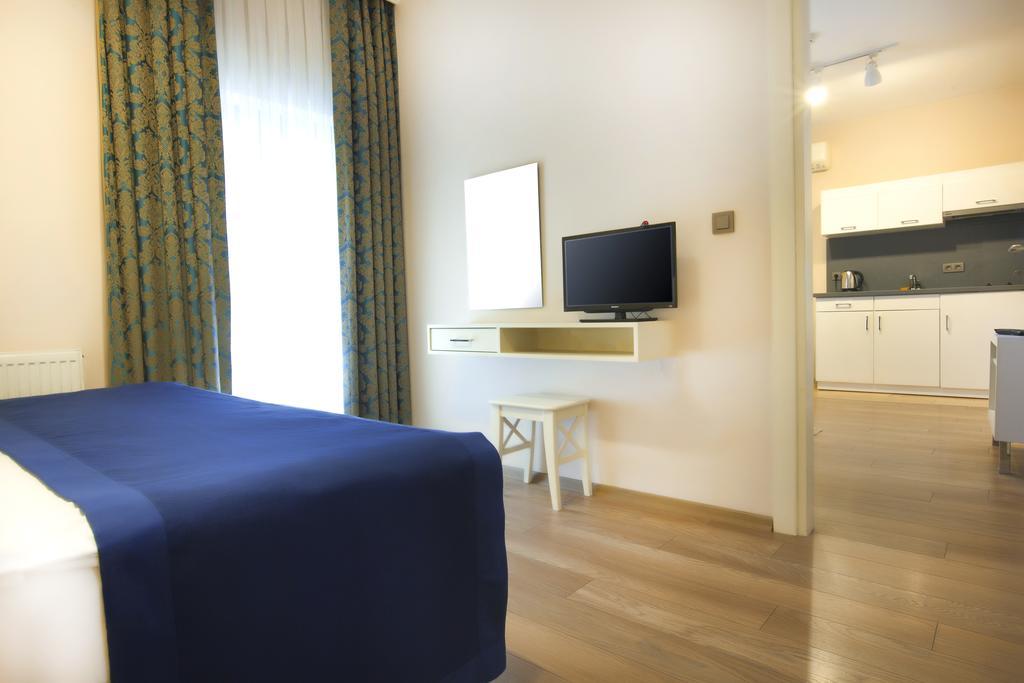 Juno Aparthotel