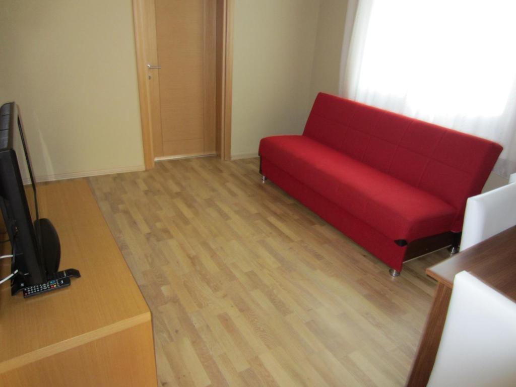 Flamingo Apart 3*