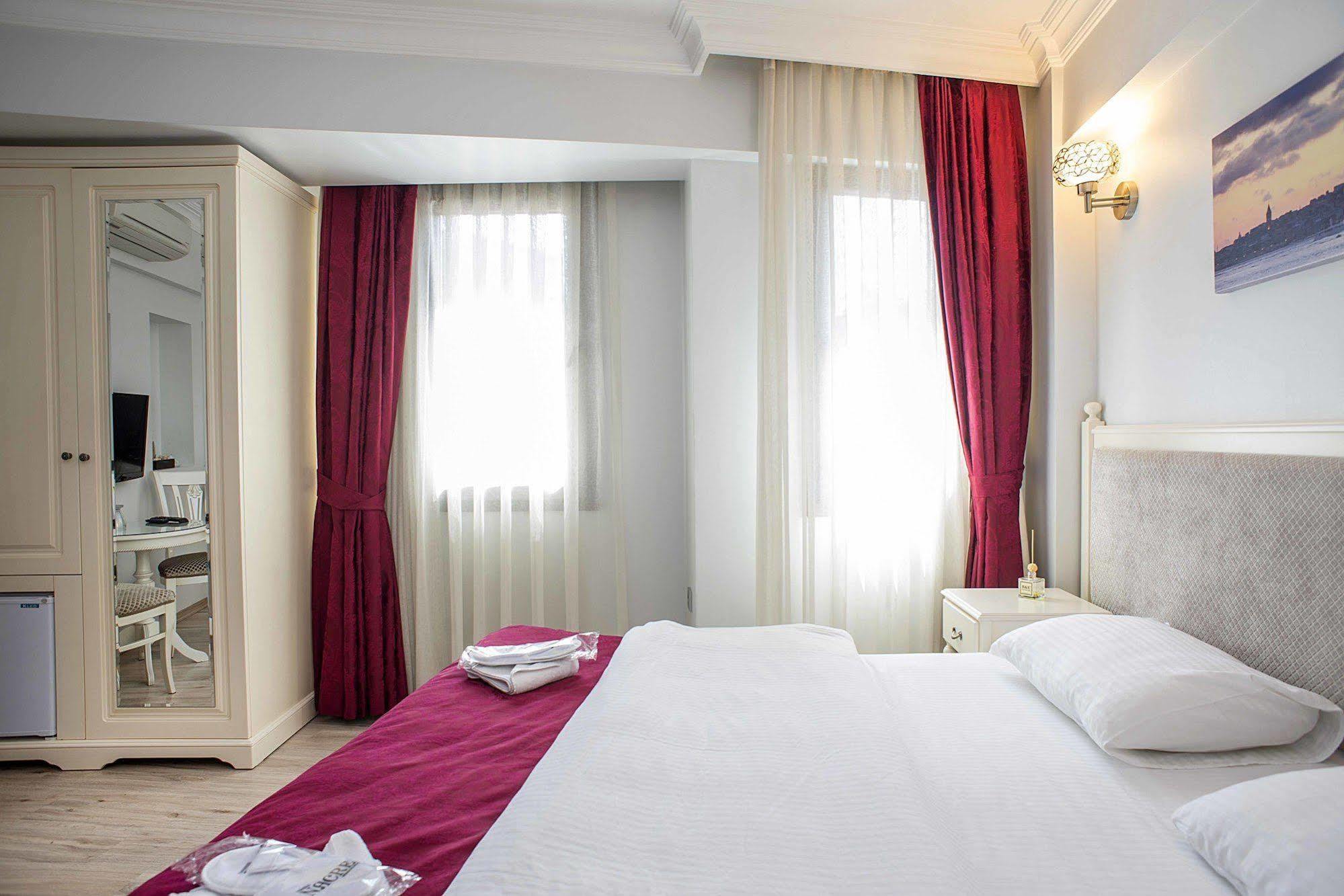 Nacre Boutique 3*