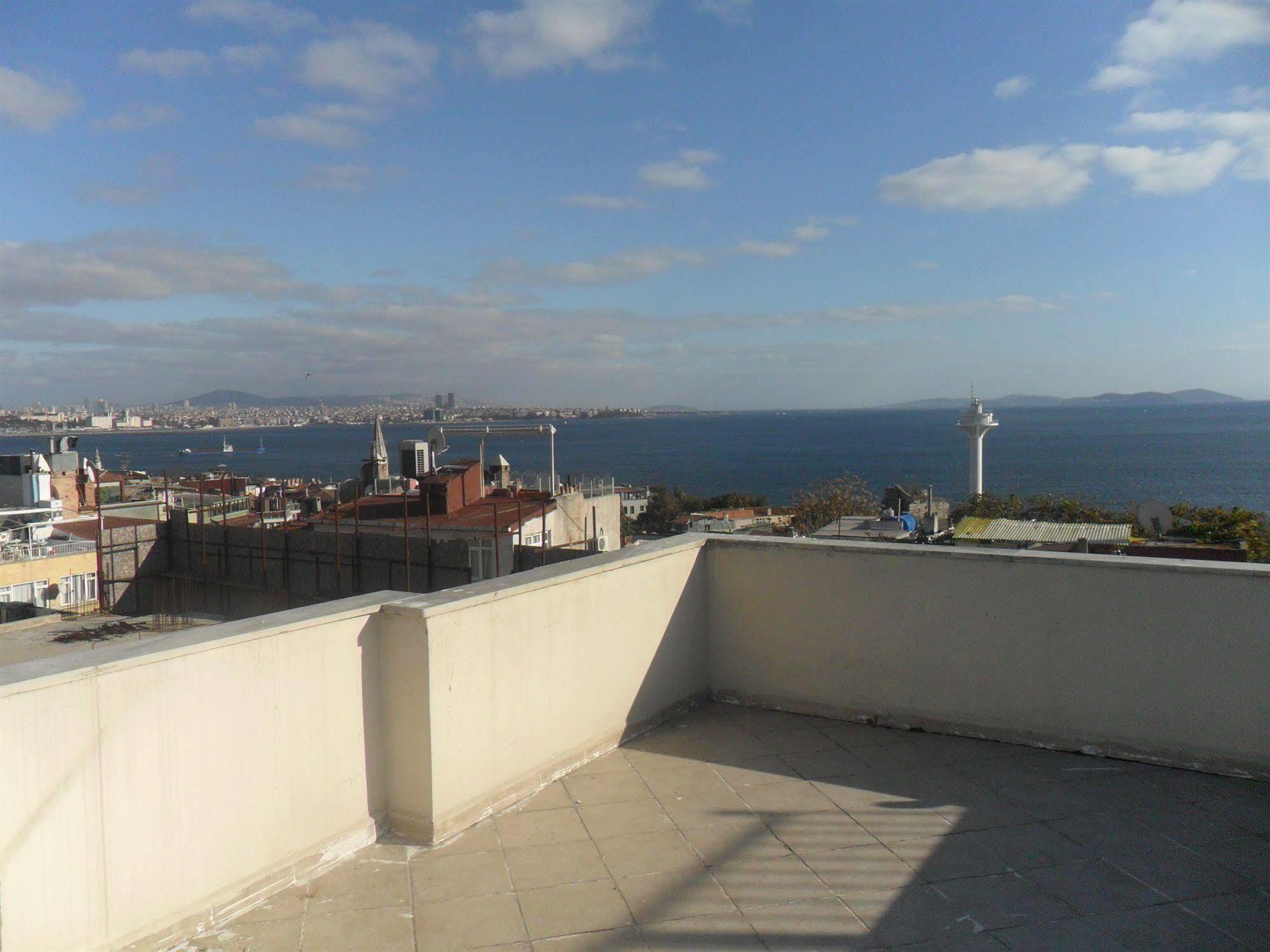 Flamingo Apart 3*