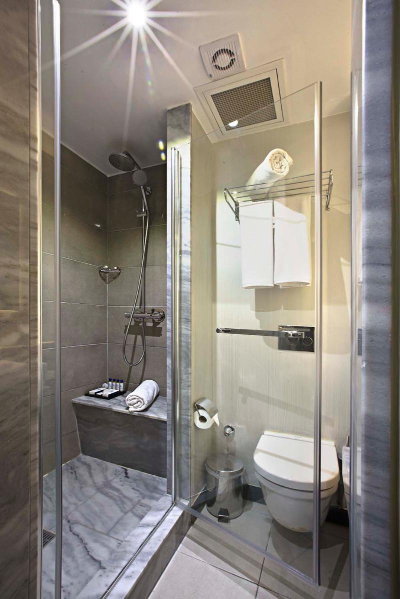 Hotel Akoni 3*