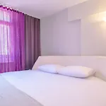 Colorful And Central Flat With Balcony In Kadikoy