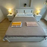 Apt W/ Balcony In Center,5 Mn Walk To Istiklal