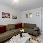 Cozy Flat Close To Various Malls In Kagithane
