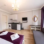 Frame Hotel & Suites