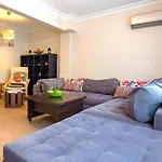 Flat With Garden Close To Coast In Uskudar