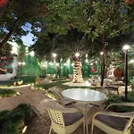 Walton Gardens Pera