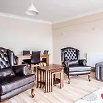 Flat With Sea View Near Uskudar Ferry Station