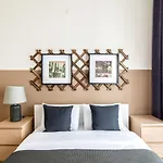 Sleek Flat Within Walking Distance To Pera Museum