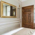 Gorgeous Studio In Historic Mansion In Beylerbeyi