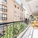 Central Flat With Balcony Near Zorlu Center