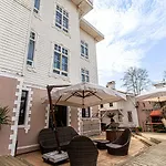 Stylish Studio In Historic Mansion In Beylerbeyi