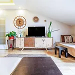 Peaceful Flat With Adalar View, Balcony And Terrace In Maltepe