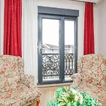 Peaceful Flat With Adalar View, Balcony And Terrace In Maltepe