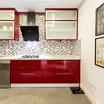Chic, Cozy Apartment With Garden In Besiktas