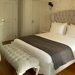 Louis Rooms