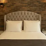 Louis Rooms