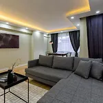 Modern And Well Designed Apartment Near Public Transportation In Maltepe