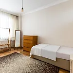 Spacious Flat 10 Min To Dolmabahce Palace