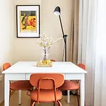 Minimalist Flat 5 Min To Taksim Square