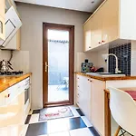 Flat W Garden 10 Min To Bull Statue In Kadikoy