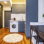 Chic Flat With Balcony In The Heart Of Beyoglu