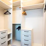 Spacious Flat W Balcony 3 Min To Kadikoy Square