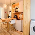 Trendy Apt, Balcony, 2 Min To Main Ave