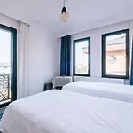 Chic Villa W Pool Garden Fireplace In Sile