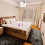 Central Of Cihangir Cozy Location,2 Bedrooms And An Elevator