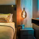 Designer Suite In Art District With Terrace Garden
