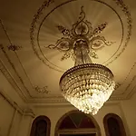 Kaboom Showroom & Guesthouse
