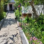 Two Bedroom Flat In The Garden At The Bosphorus