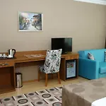 Golden Lounge Hotel