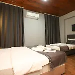 La Pera Suites