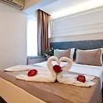 Royce Hotel
