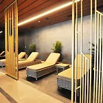 Bright Lovely Modern 2Bd25 Condo Poolgym! #220