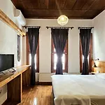 Mahzen Otel