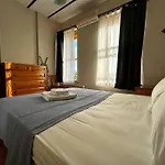 2Br, 2Ba 3Rd Floor Of Historical Building, Galata