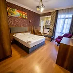 Royal Garden Suite And Hotel