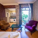 Royal Garden Suite And Hotel