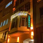 Cemre Suit